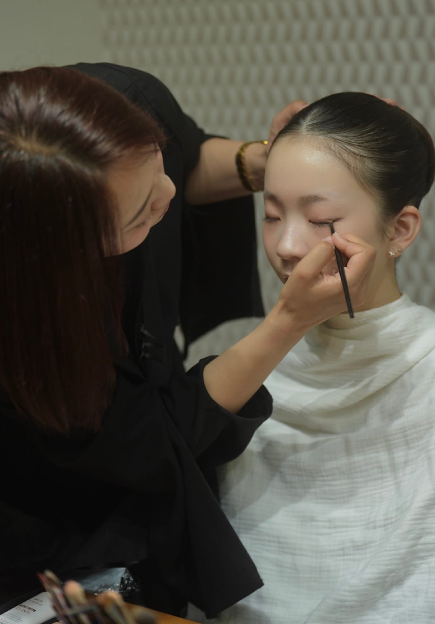撮影前ヘアメイク